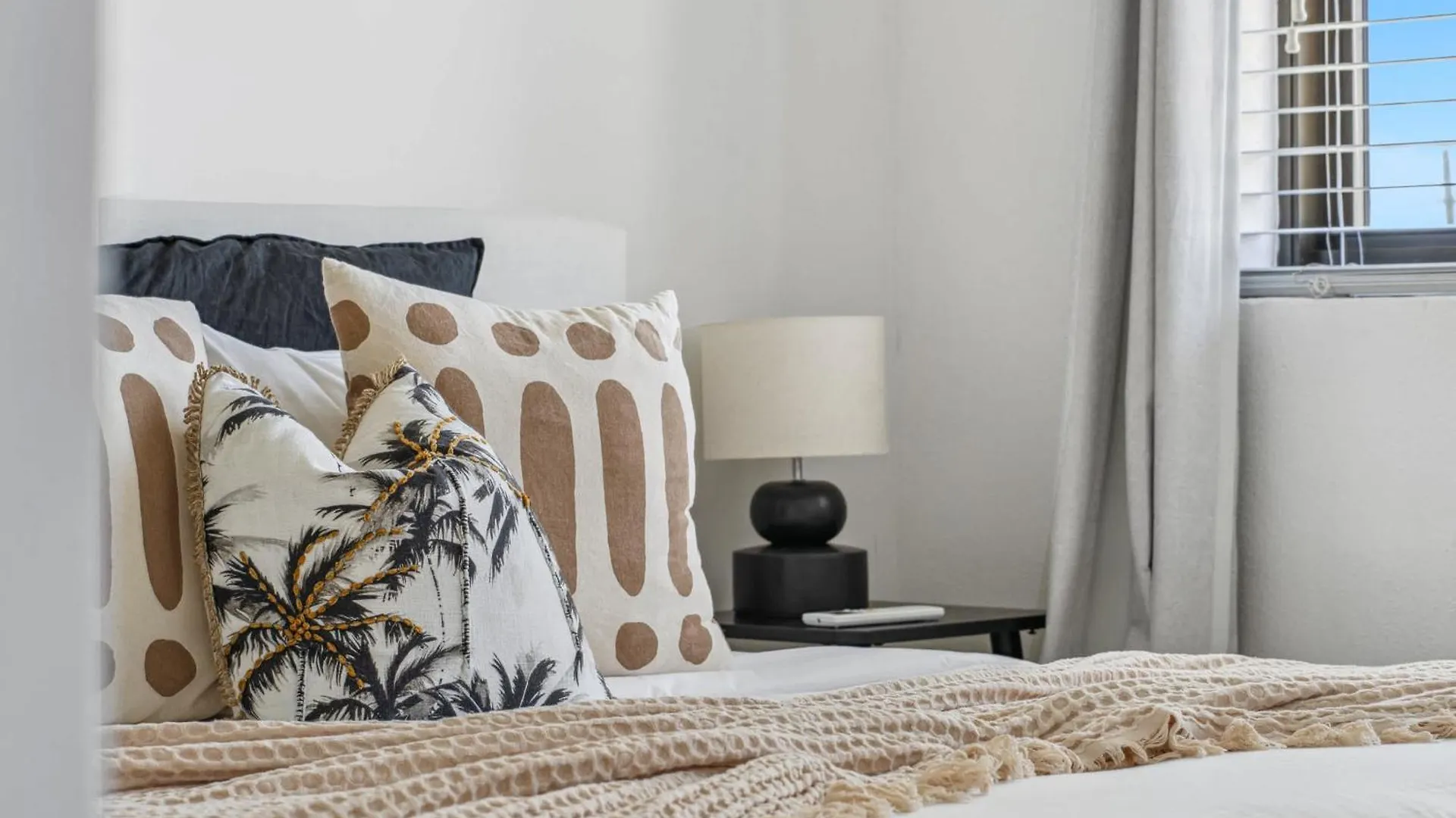 Апартаменты Alexandra Headland Beachfront Unit
