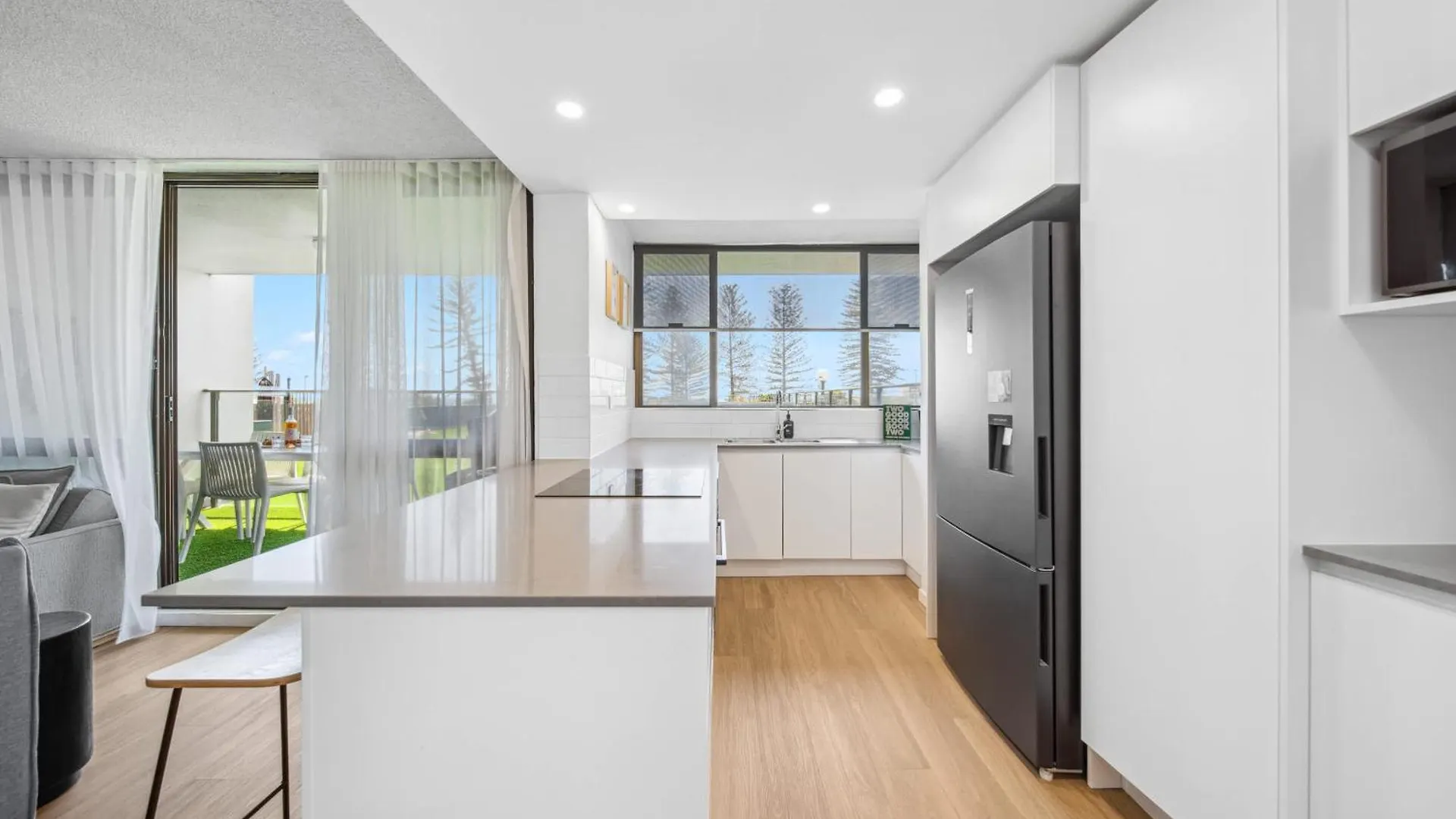 Alexandra Headland Beachfront Unit Апартаменты