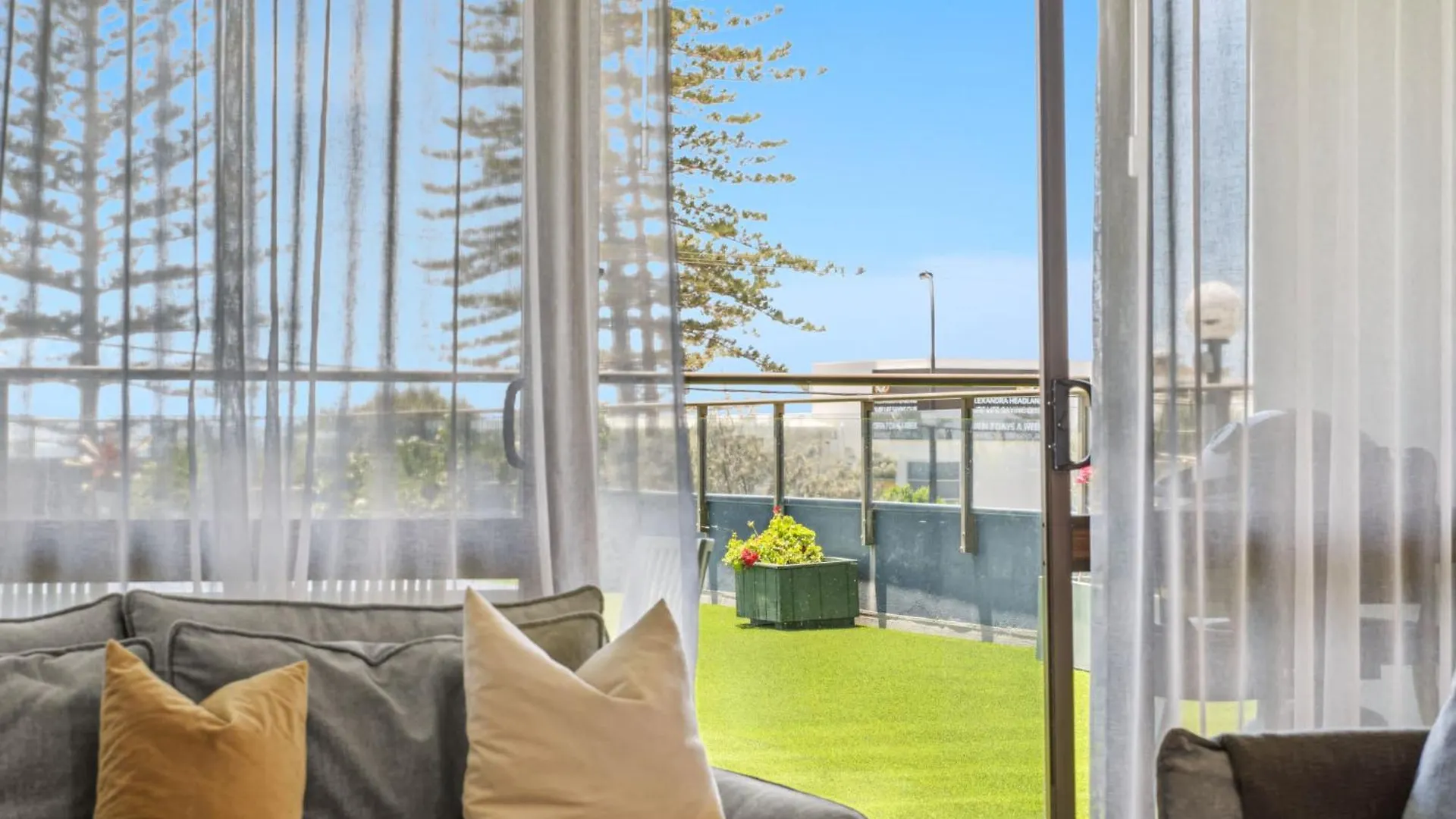 Alexandra Headland Beachfront Unit