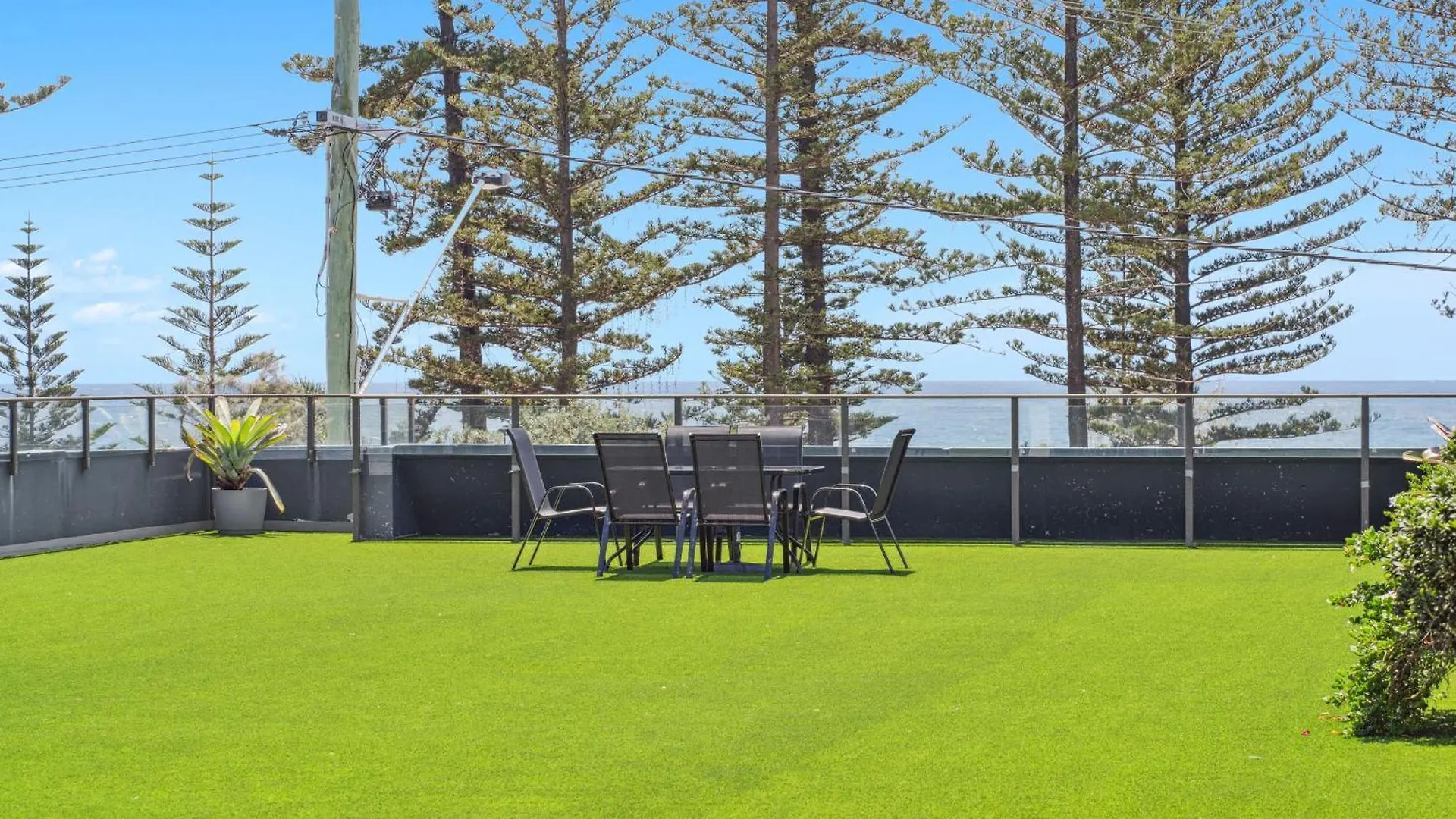 Апартаменты Alexandra Headland Beachfront Unit