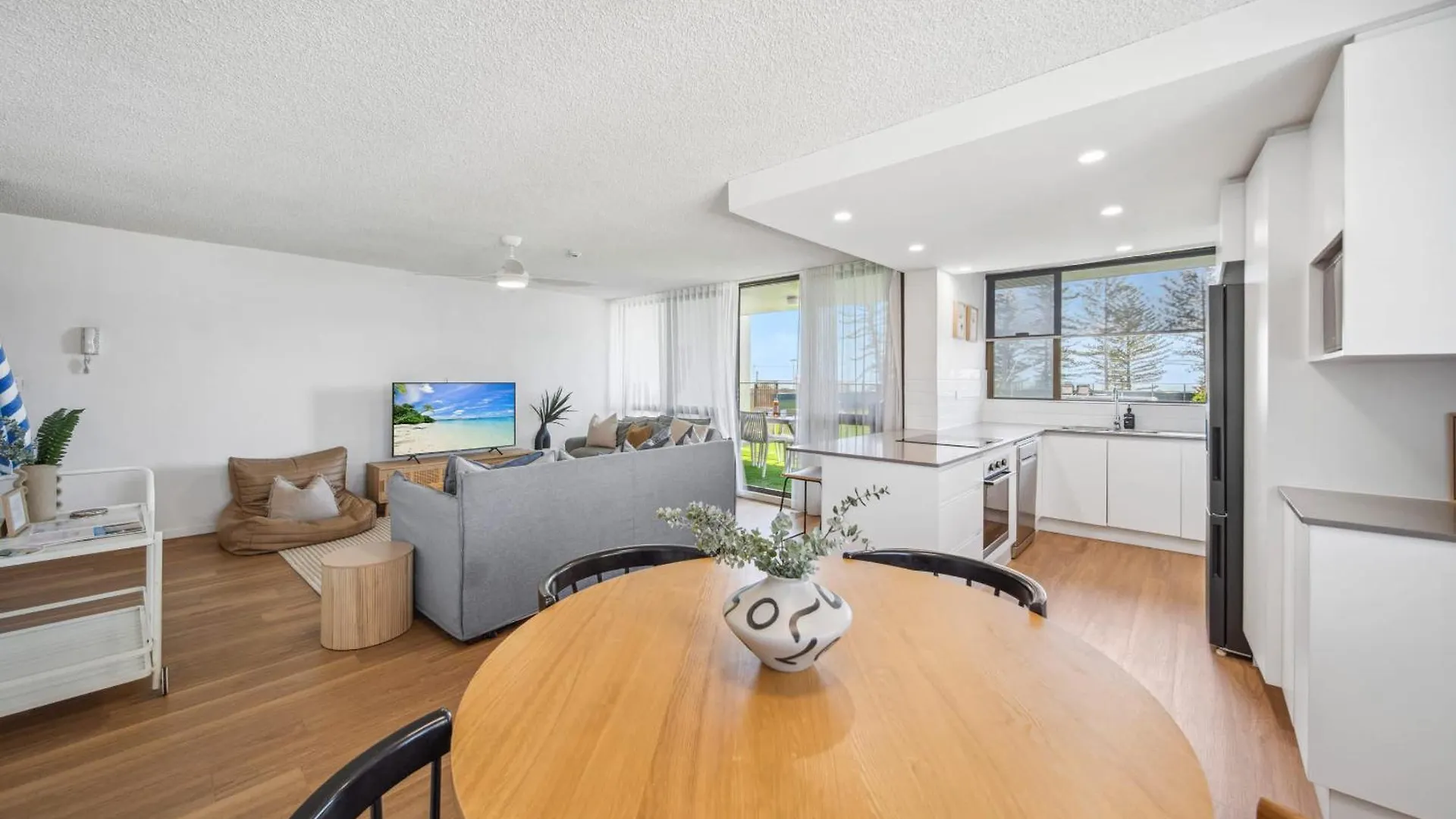 Alexandra Headland Beachfront Unit Апартаменты