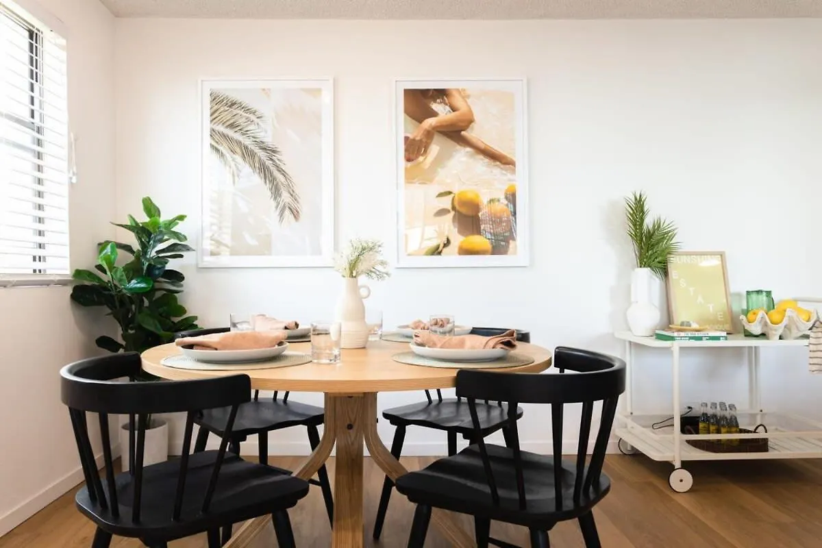 Alexandra Headland Beachfront Unit Апартаменты Александра-Хедленд